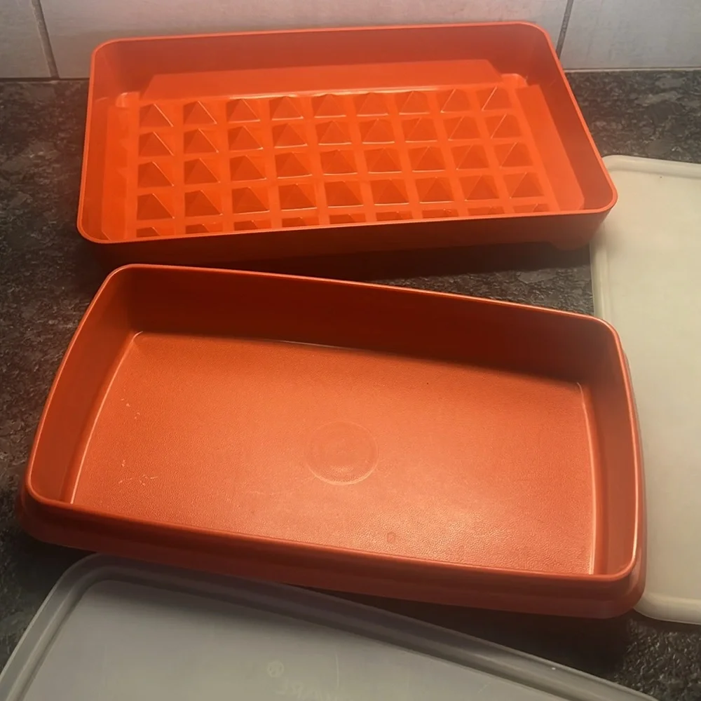 Set of 2 vintage Tupperware. Paprika. Deli keeper and hot dog keeper. Li…